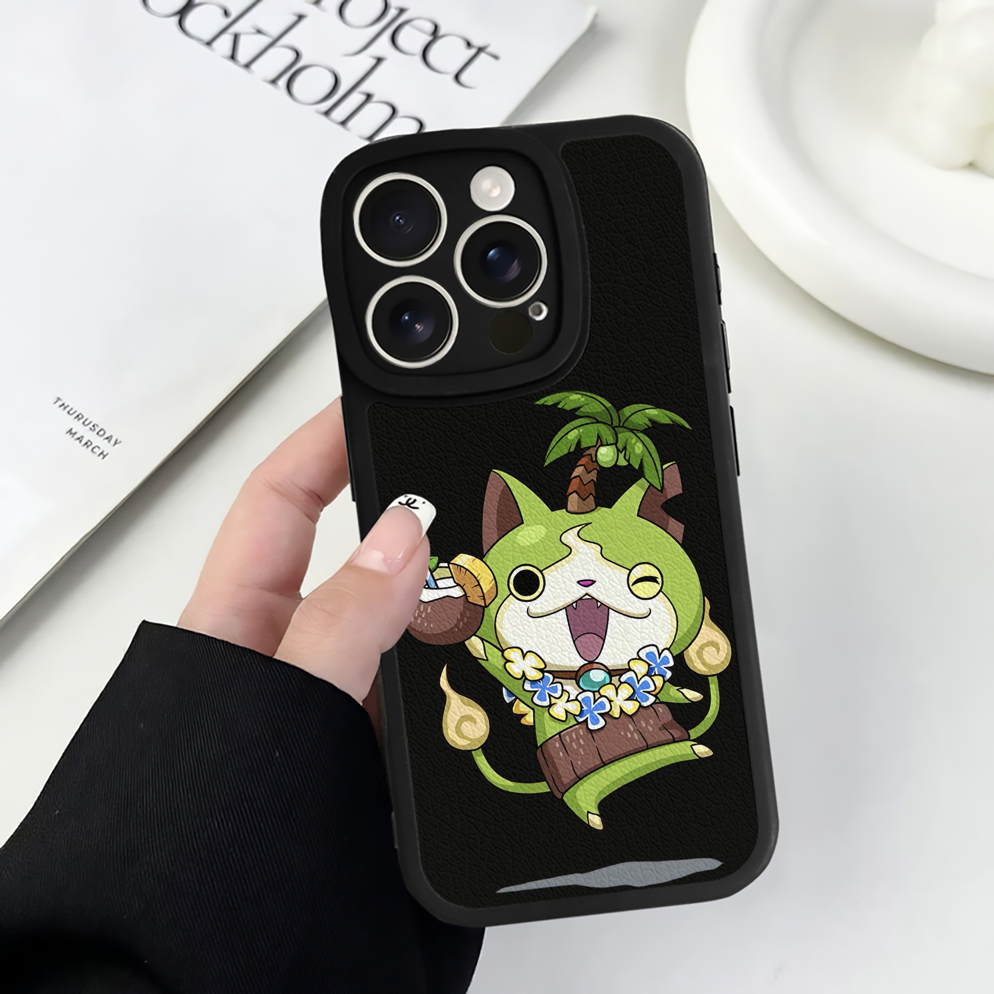 （画像用） 妖怪ウォッチ Yo-kai Watch 【iPhone 16シリーズ対応】シリコンスマホケース（レザー調） 材質：シリコン